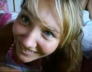 Муж дает в рот любовнице в поезде при своей жене 