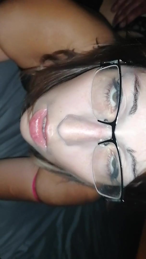 Телка выпучила глаза, когда парень засадил ей раком