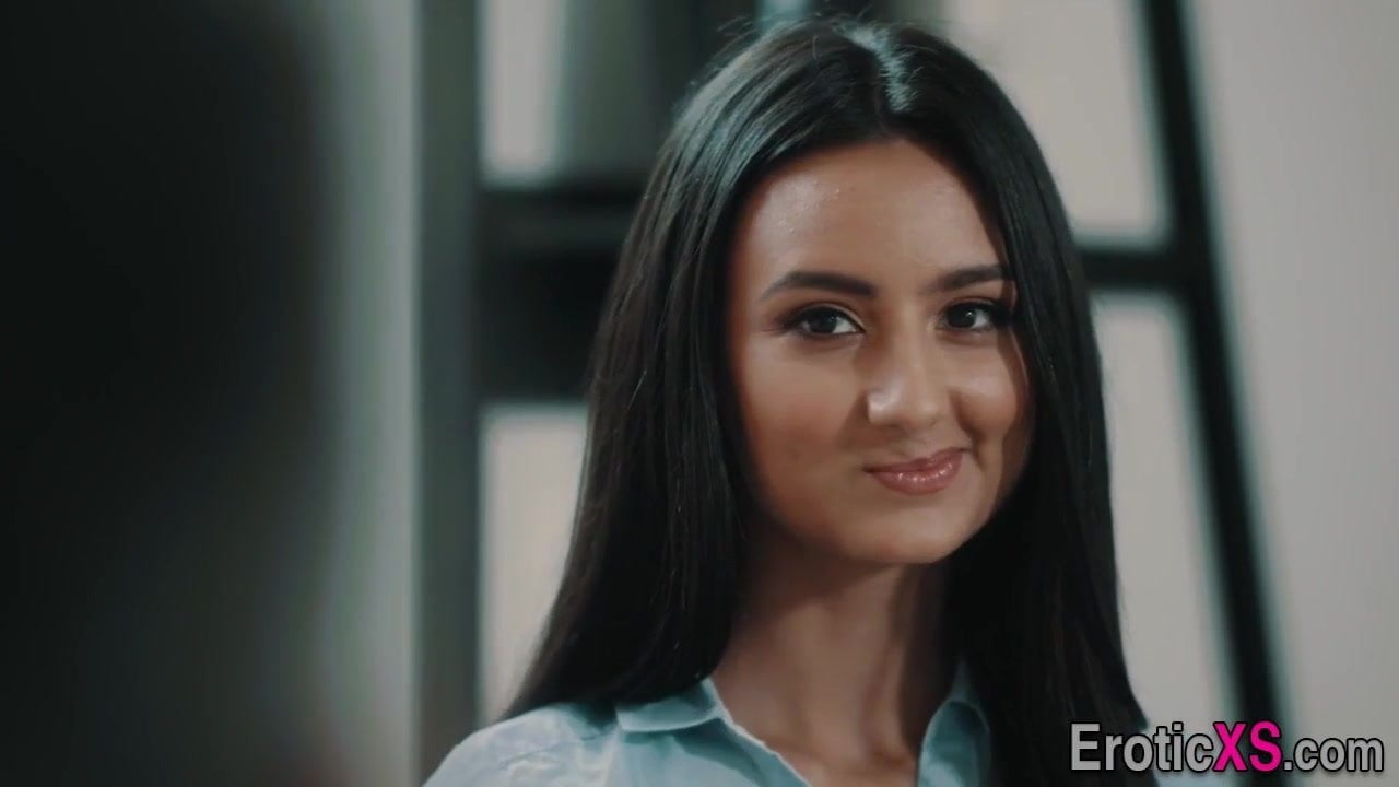 Босс ебет дома секретаршу в отсутствии жены