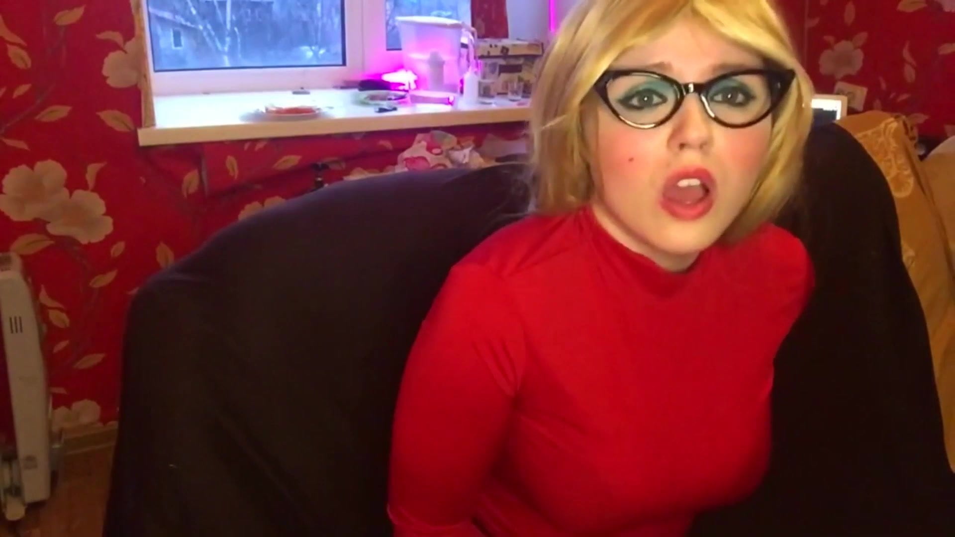 Похотливая училка после пар становится настоящей вебкам-моделью