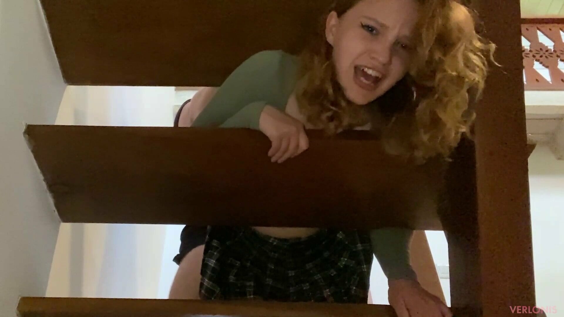 Парень выебал застрявшую сводную сестру.